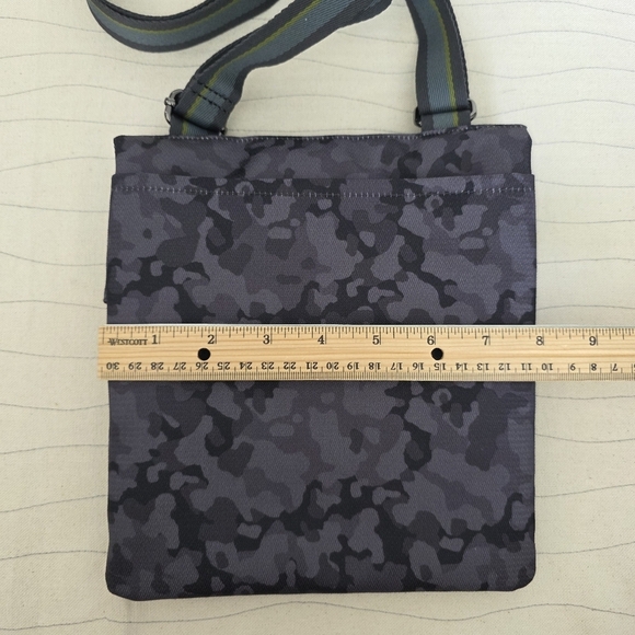 Sherpani Womens Essentials Sadie Lightweight Fold Over Crossbody Bag Black Gray - Picture 4 of 7